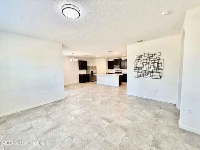 Building Photo - 388 Coyote Dr