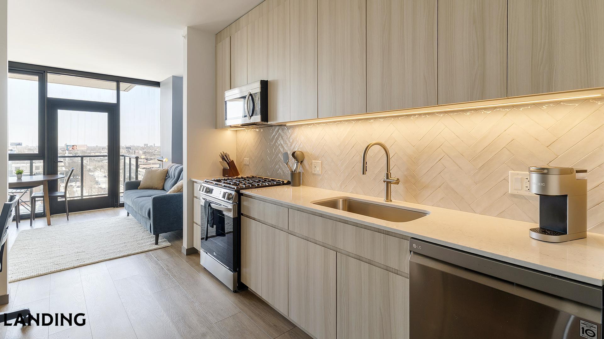 Building Photo - 513 S Damen Ave