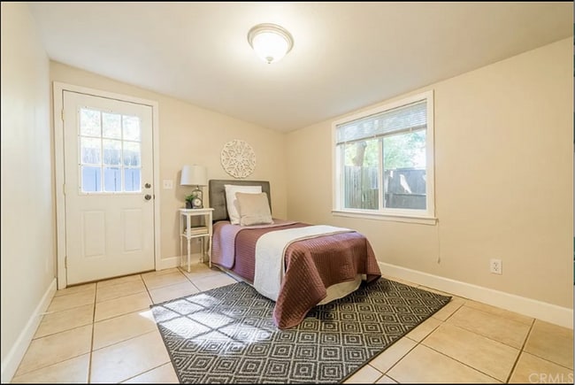 Building Photo - Great Home Close to All