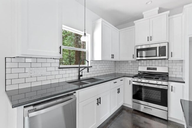 Building Photo - 319 Lamaloa Ln