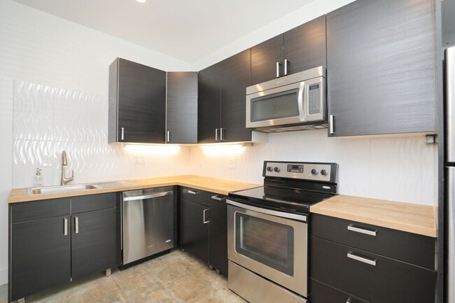 Building Photo - 2215 Cleburne St