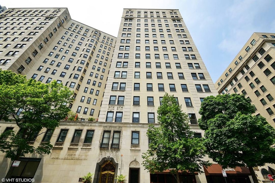 Exterior - 2000 N Lincoln Park W