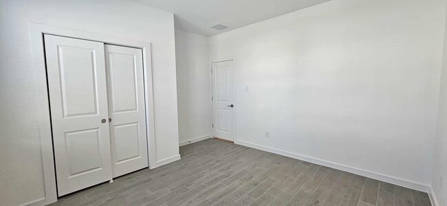 Building Photo - 8422 Bay Oaks Dr