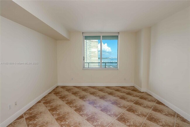 Building Photo - 335 S Biscayne Blvd