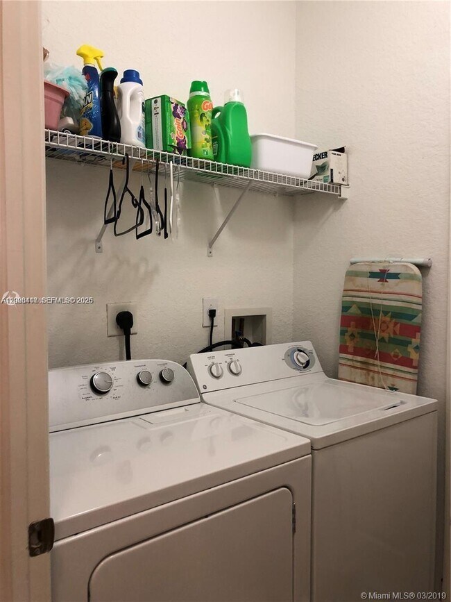 Building Photo - 867 SW 155th Ct