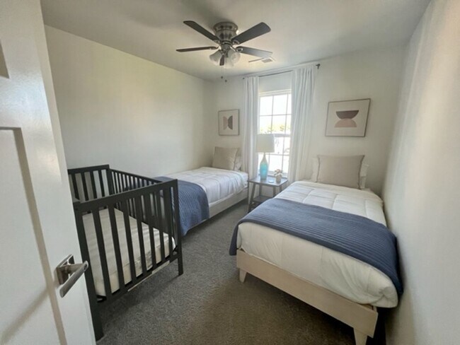 Building Photo - FULLY FURNISHED high-end beautiful 3 bedroom 3 1/2 bath home in Creekside Commons.