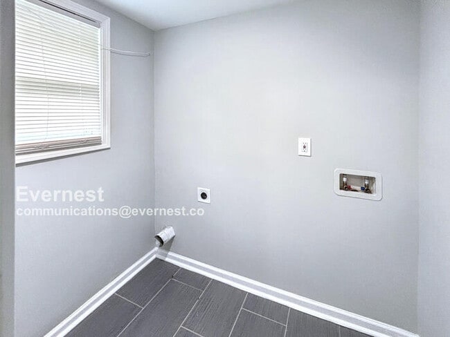 Building Photo - 1152 Wedgewood Dr NW