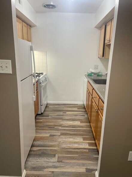 Kitchen - 9485 Woodbridge Rd