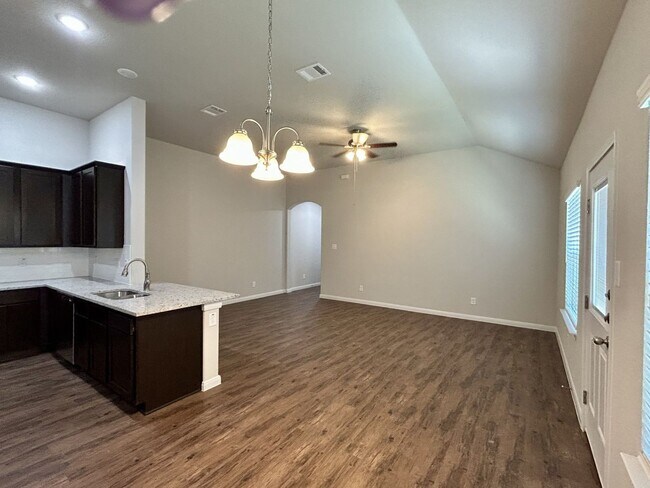 Building Photo - 10007 Westover Bluff