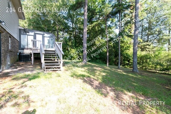 Building Photo - 204 Glenvalley Ln NW