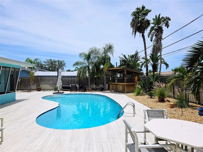 Building Photo - 10136 Paradise Blvd