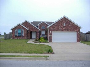 Building Photo - 350 Beasley Dr