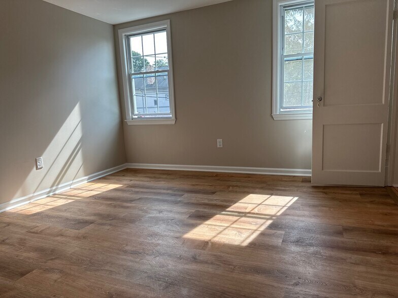 bedroom 1 - 35 Arlington Ave