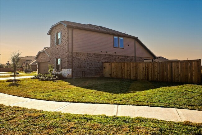 Building Photo - 5615 Cedar Cres Ct