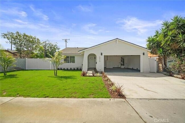 Building Photo - 5010 W Maurie Ave