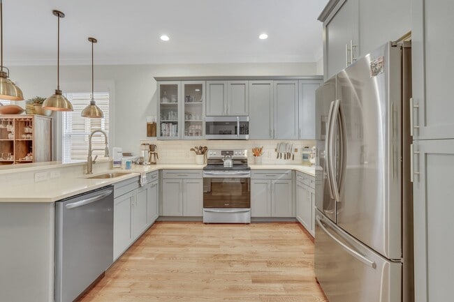 Building Photo - 217 W 33rd St