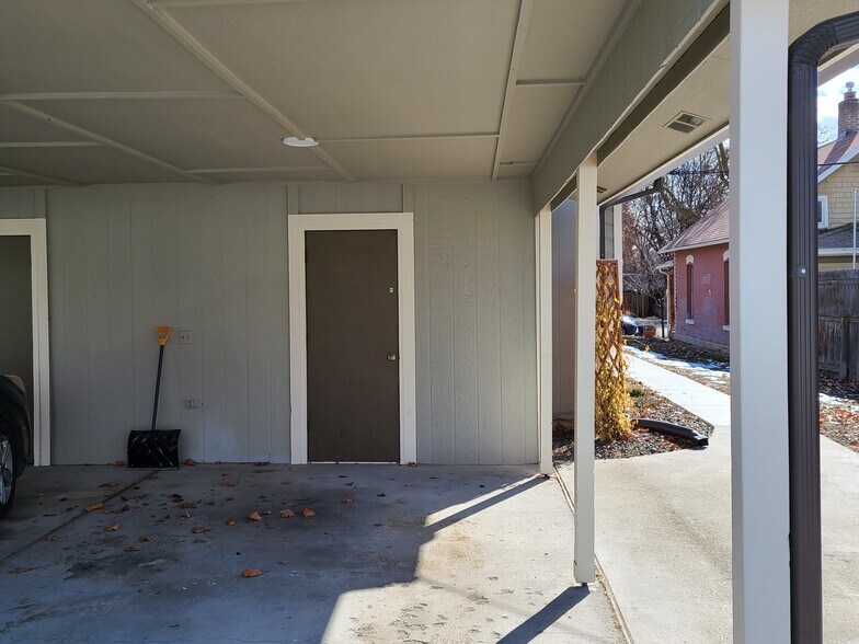 Building Photo - 806 W Brumback St