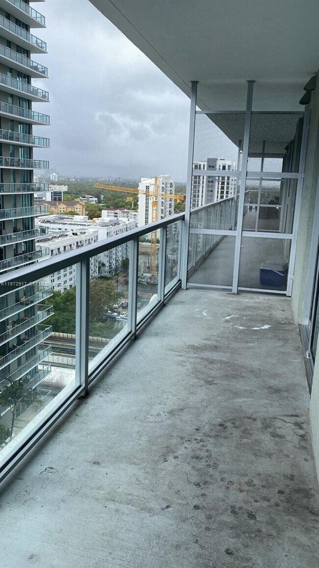 Building Photo - 1111 SW 1st Ave