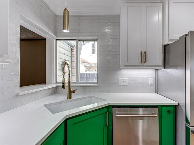 Building Photo - 2933 Cummings Dr