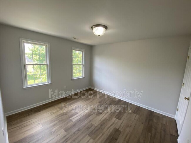 Building Photo - 7218 John Taylor Mews
