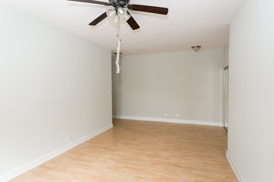 Building Photo - 4856 N Damen Ave