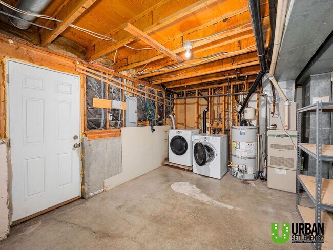 Building Photo - 4 bedroom 2 bath room house for rent in So...