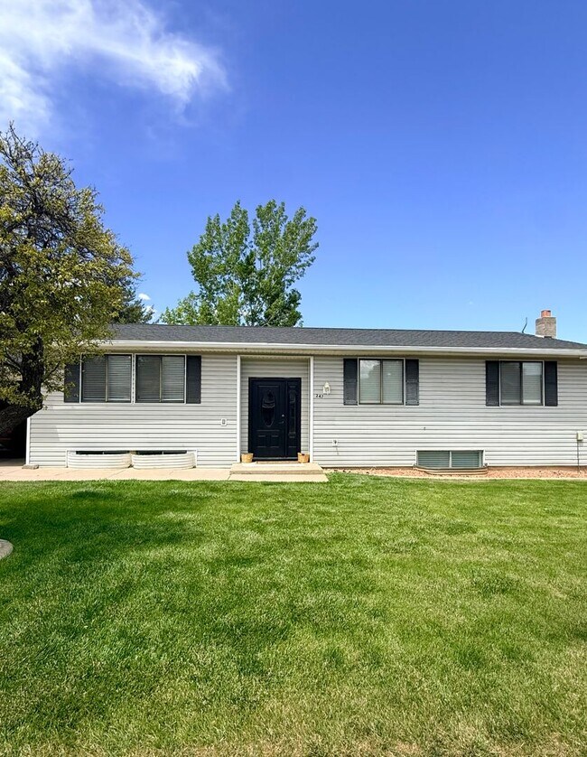 Building Photo - Cove Drive Comfort