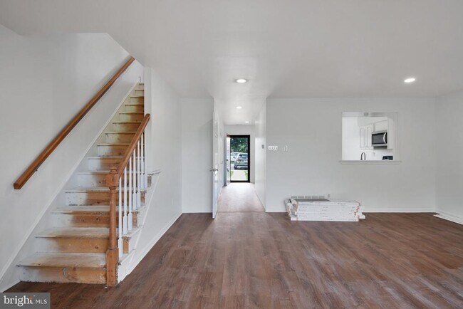 Building Photo - 107 Conway Ct