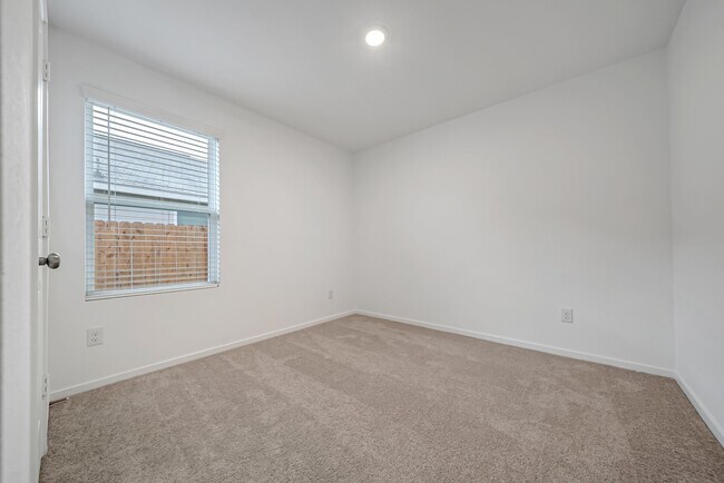 Building Photo - 25625 Rose Creek Dr