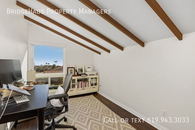 Building Photo - 1004 St Albans Pl