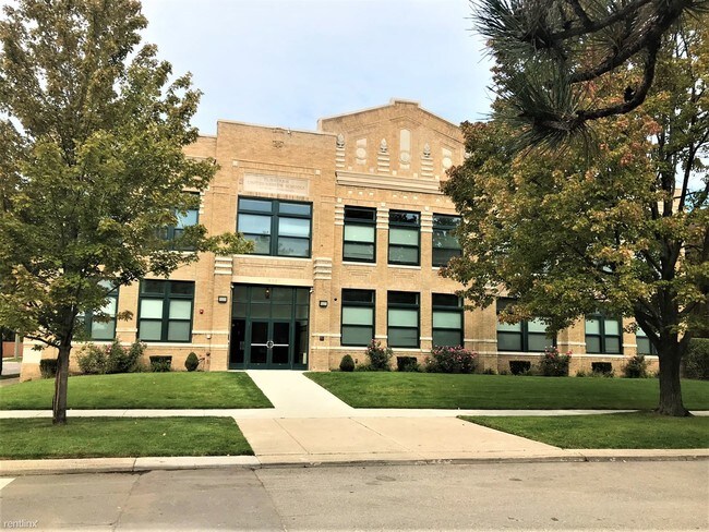 Building Photo - 609 E Kirby St