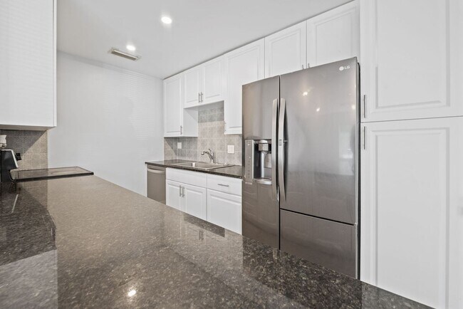 Building Photo - Charming 3-Bed, 2-Bath Home in Prime Fort Lauderdale!