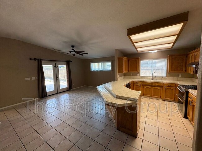 Building Photo - 1040 N Sumter Ct