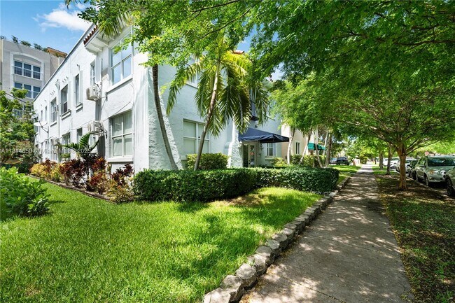Building Photo - 119 Menores Ave