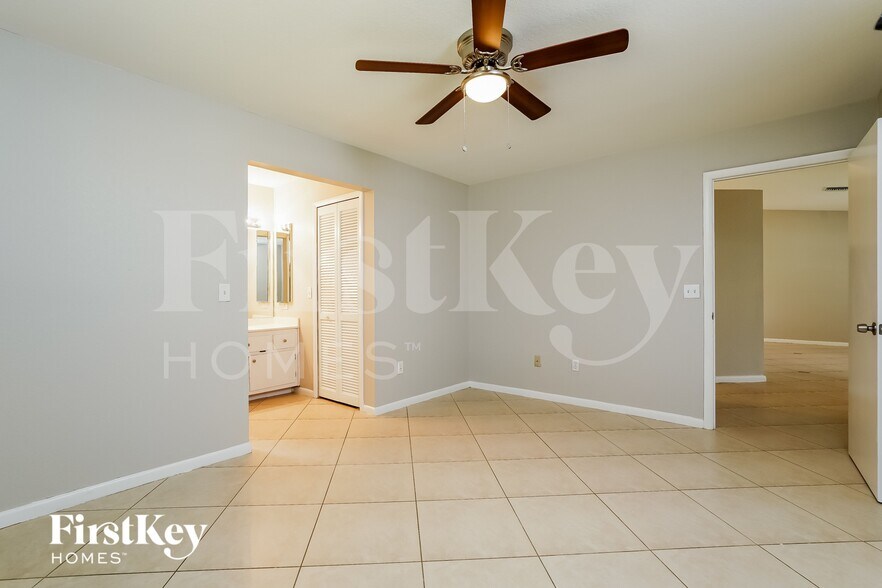 Building Photo - 8441 Bahamas Rd