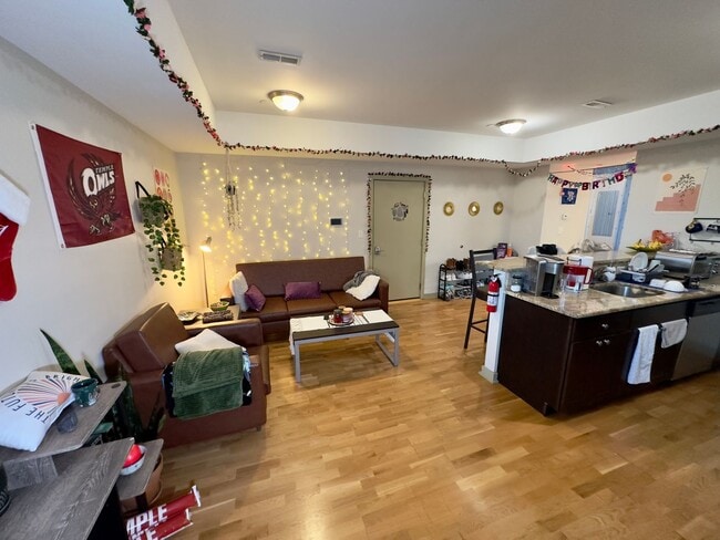 Interior Photo - 1432 N. Carlisle