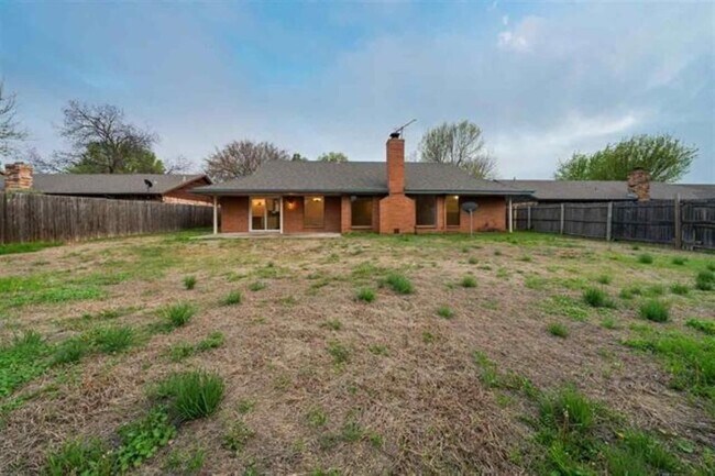 Building Photo - 3010 NE Lancaster Ln