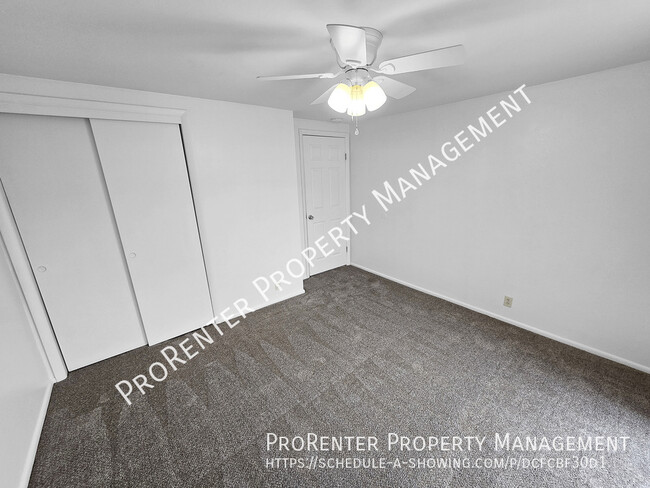 Building Photo - New Paint and Carpet 2 Bed, 1 Bath Roy Apa...