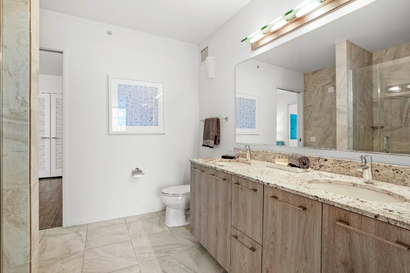 Building Photo - 250 E Illinois St