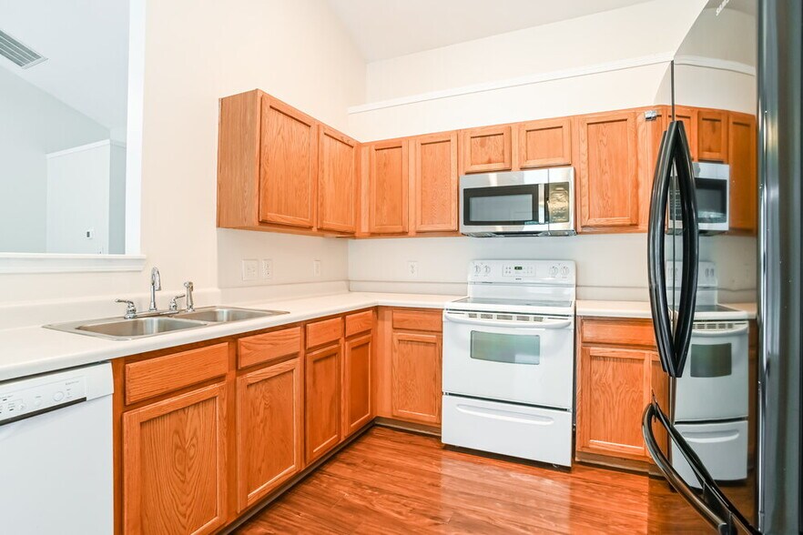 Building Photo - 1011 Tiger Eye Ave