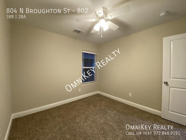 Building Photo - 804 N Broughton St