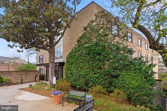 Building Photo - 2755 Ordway St NW