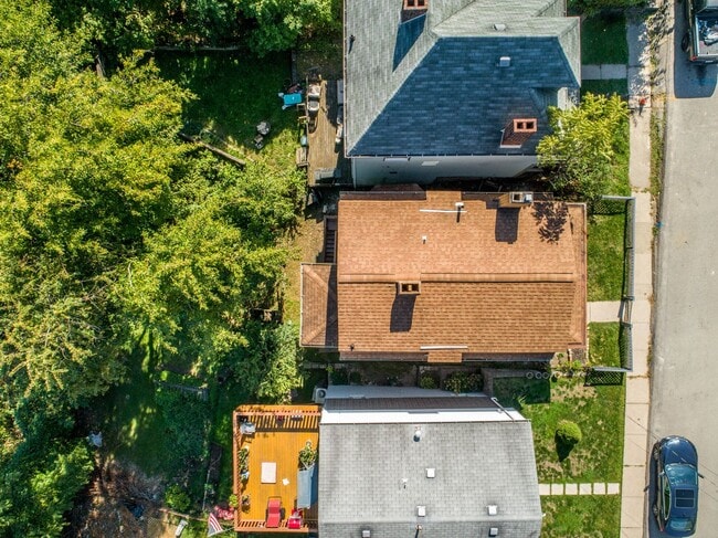 Building Photo - Gorgeous 3 Bedroom House in Beechview available July 1!