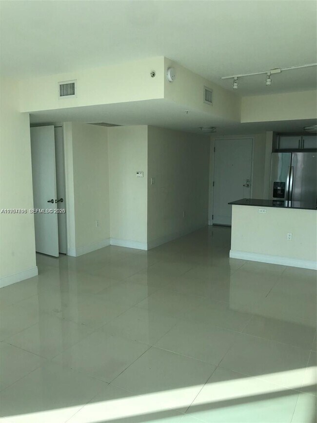 Building Photo - 1861 NW S River Dr