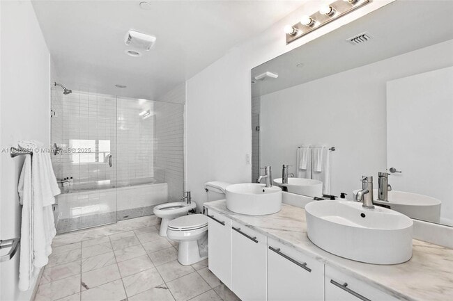 Building Photo - 888 Biscayne Blvd