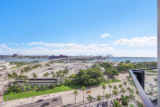 Building Photo - 398 NE 5th St