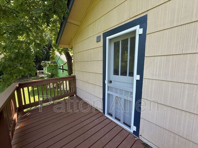 Building Photo - 152 Ardmore St