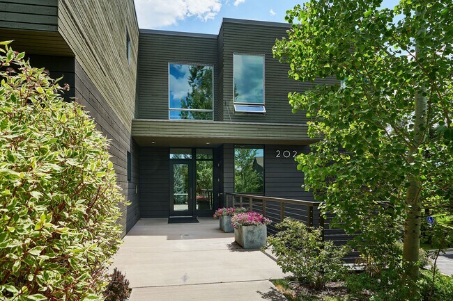 Building Photo - 202 Evans Rd