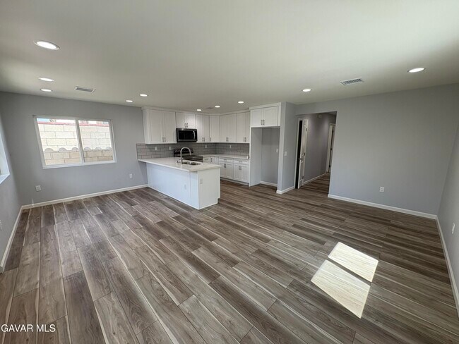 Building Photo - 3767 Noll Dr