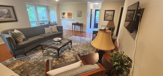 Building Photo - Fully furnished meticulously maintained upper condo